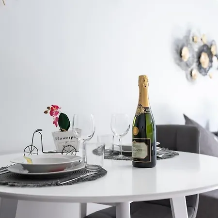 300 M From Metro M3-netflix-wi-fi Apartment Mailand