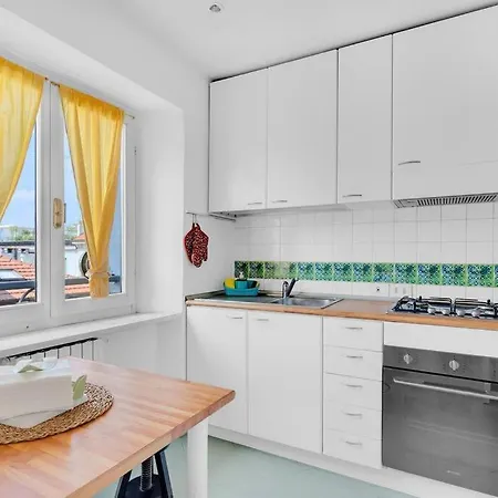 E Luminoso-4 Persone-metro M2 E Navigli