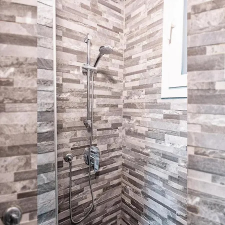 Daire Exclusive Led House Garibaldi Fs *