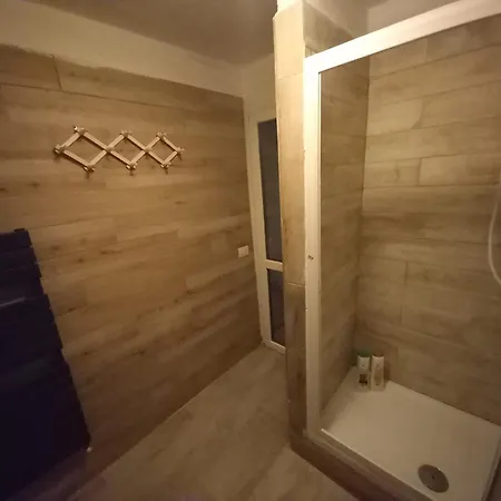 公寓 4 Rooms,2free Parking Station Central