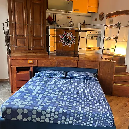 Max - Exclusive - Station