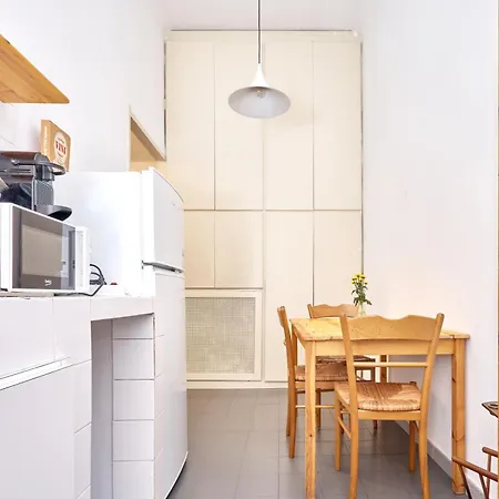 Classic Commenda - Porta Romana Apartamento