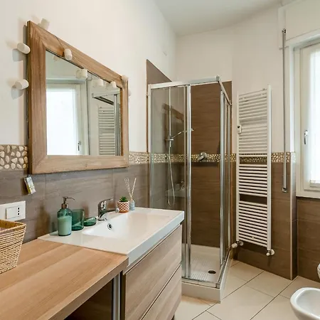 Favola House Isola *