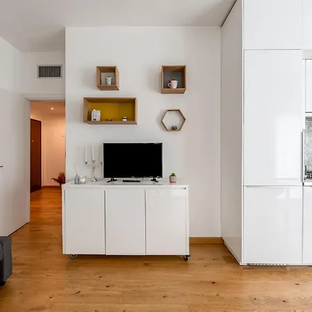 Favola House Isola מילאנו