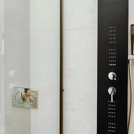 Farini 74 Design - Metro M3 Wifi Ac Appartement *