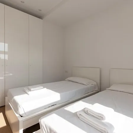 Apartment Youhosty - Bright Gioia Milan