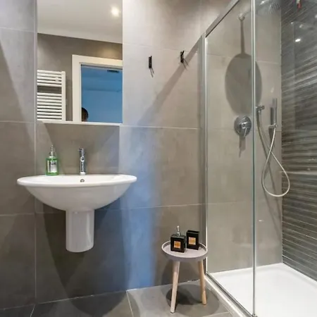 Lejlighed Station, 4-bed With Terrace *