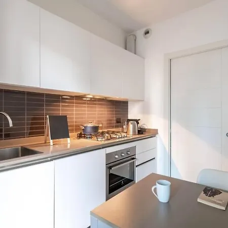 Station, 4-bed With Terrace *