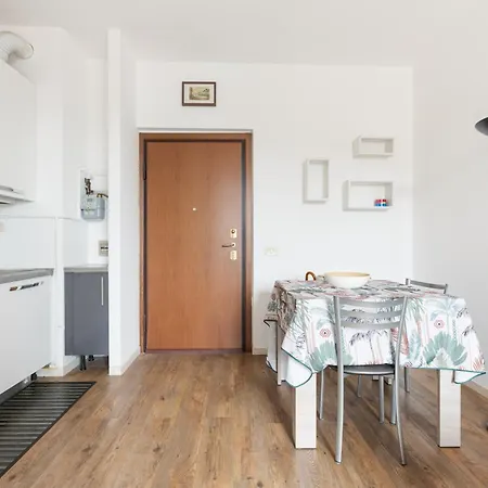 Guesthost - Darsena Navigli - Porta Genova M2 公寓 *