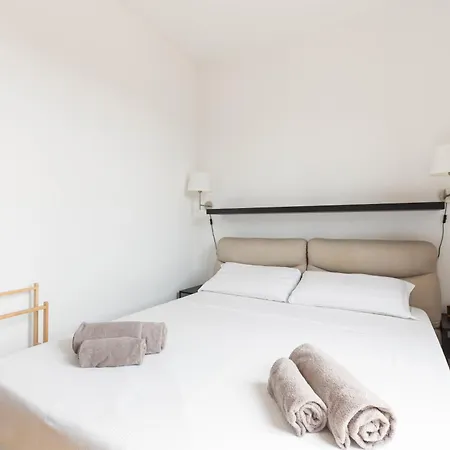 Apartament Guesthost - Darsena Navigli - Porta Genova M2