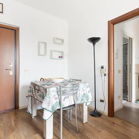 公寓 Guesthost - Darsena Navigli - Porta Genova M2 米兰