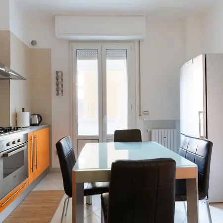 Guesthost - Irnerio- Washington Balcony * Milano