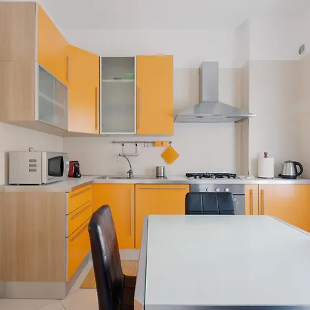 Guesthost - Irnerio- Washington Balcony