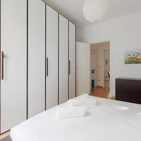 Guesthost - Irnerio- Washington Balcony Milano