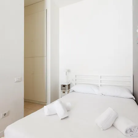 Apartment Guesthost - M1 Gambara Balcony Mailand