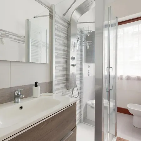 Guesthost - M1 Gambara Balcony