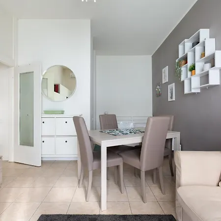 Apartment Guesthost - M1 Gambara Balcony Mailand