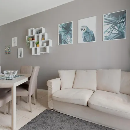 Guesthost - M1 Gambara Balcony Apartment *