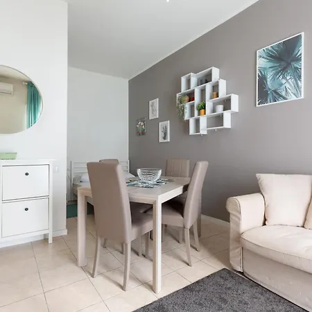 Apartment Guesthost - M1 Gambara Balcony *