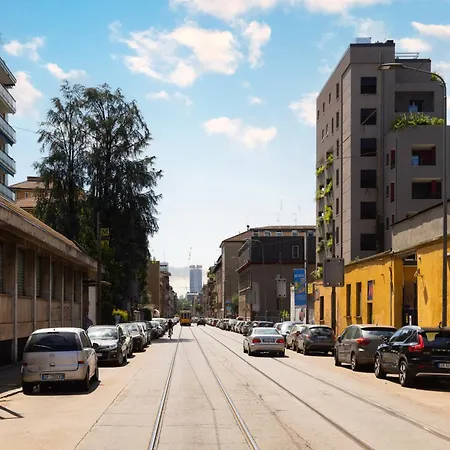 Tram Sotto Casa - In Duomo In Un Attimo Milano