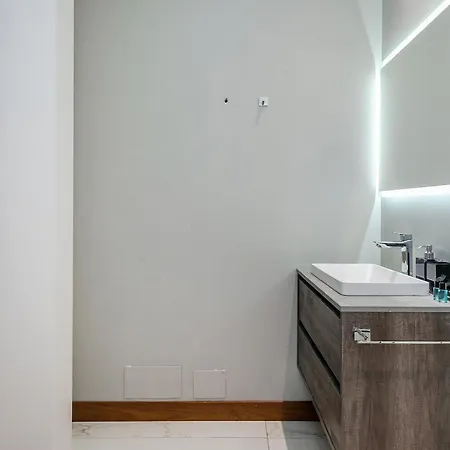 شقة San Babila Prestige - A Few Steps From Duomo ميلان