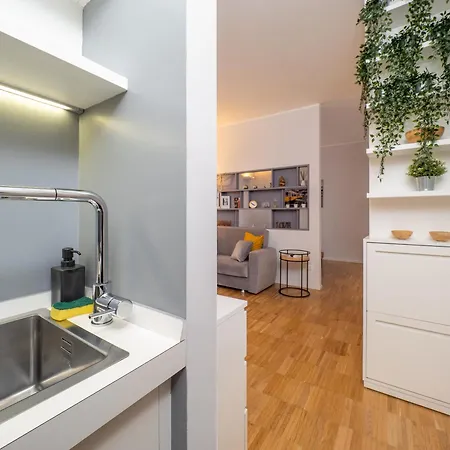 Keys Of Italy - Melloni 4 / Mustard Revolution Apartman *