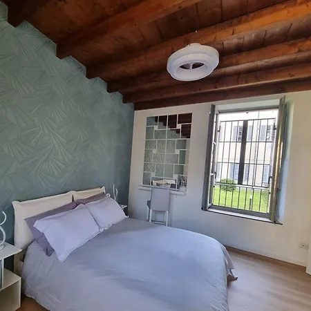 Folli Apartmán *