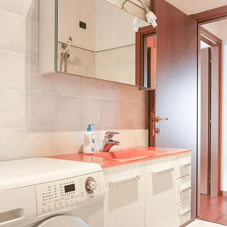 Urban Balcony Hideaway - 3 People *