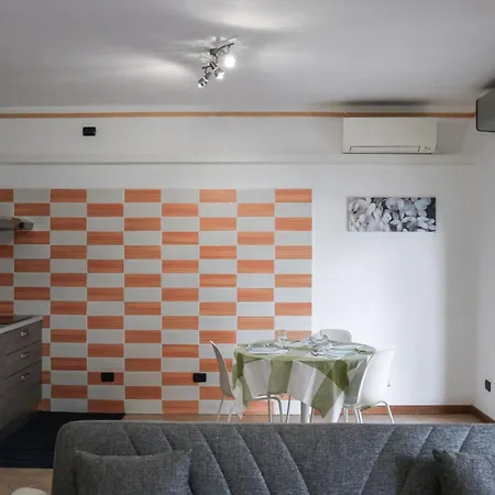 Urban Balcony Hideaway - 3 People *