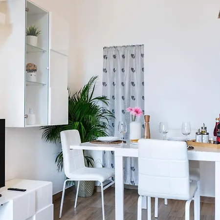 Divi - Strategic Place Apartment *