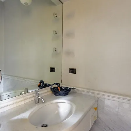 Homycare Stylish With Jacuzzi & Balcony Steps From Duomo * ميلان