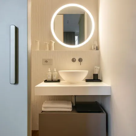 Domya - Manzoni 25 Milán