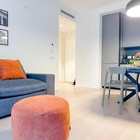 Menotti 11 - 15 Min Dal Duomo Apartamento