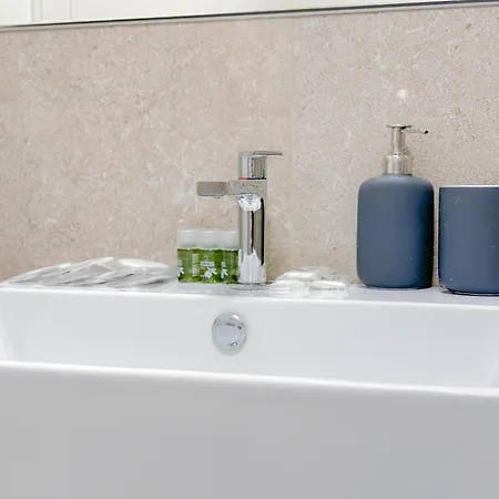 Menotti 11 - 15 Min Dal Duomo Apartamento