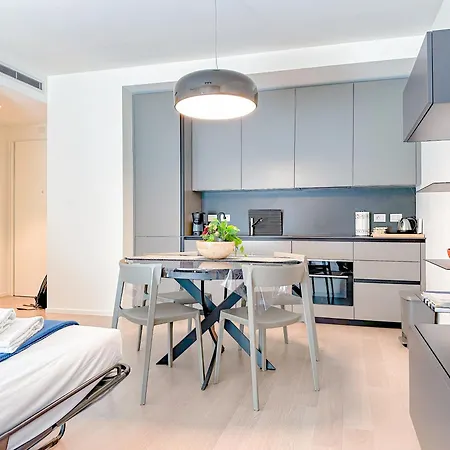 Menotti 11 - 15 Min Dal Duomo Apartamento