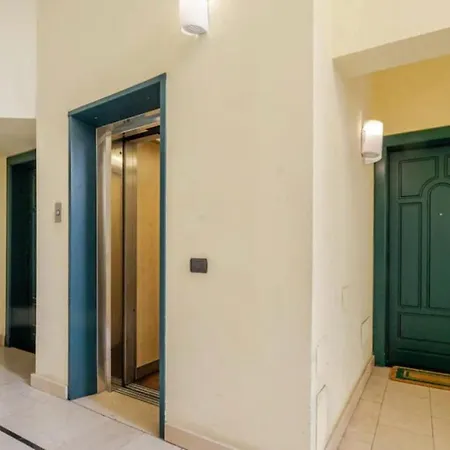 San Babila Loft Esclusivo With Parking Milaan