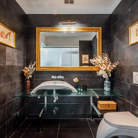 Apartamento The Boutique - Iconic In Galleria Duomo With Private Parking