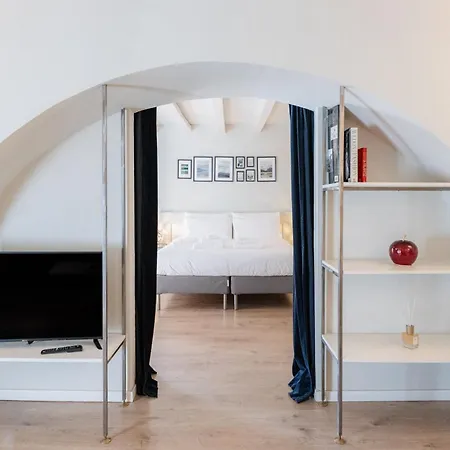 Eleganza Design Corso Porta Garibaldi - 80 Mq * Milánó