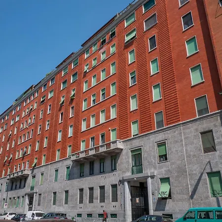 Xenia - Classical In Station Apartment