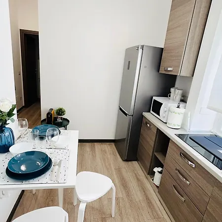 Chiara 18 - M4 Metro Blu * Mediolan