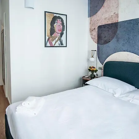 Soperga 10 - Popart Flat In Apartment Milan