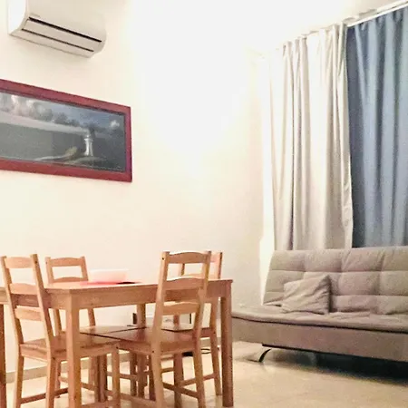 Flats With Parking In City Close To The Red Metro Διαμέρισμα *