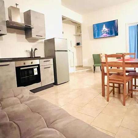 Flats With Parking In City Close To The Red Metro Διαμέρισμα Μιλάνο