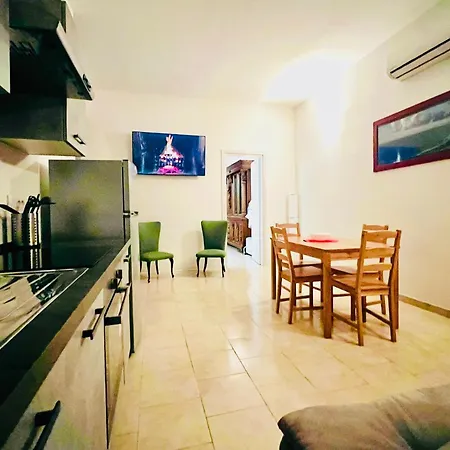 Διαμέρισμα Flats With Parking In City Close To The Red Metro