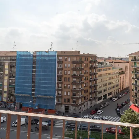 Appartamento Front Metro Lucania