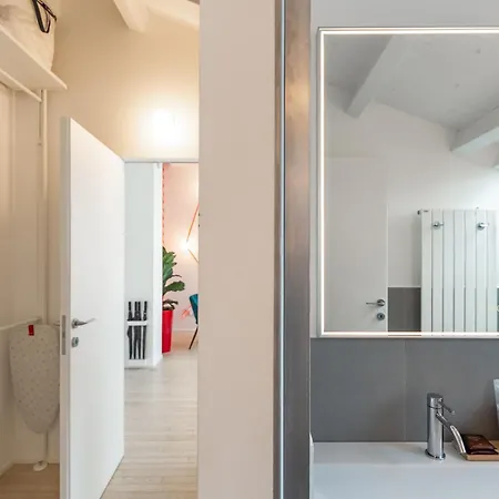 Welcome To The Center Of * Milán