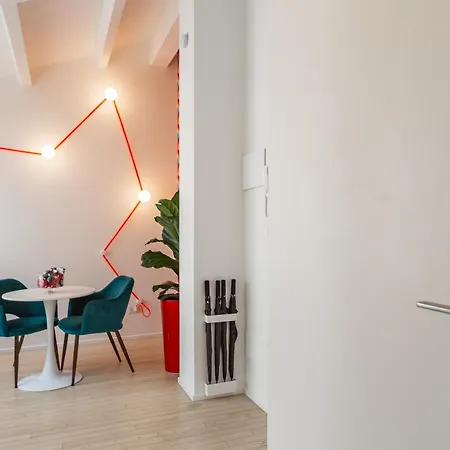 Welcome To The Center Of * Milán