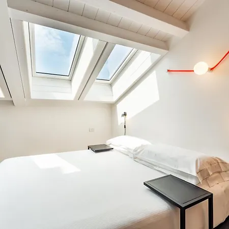 Welcome To The Center Of * Milán