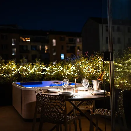 Modigliani Terrace Jacuzzi Golden House Daire