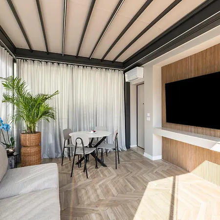 Modigliani Terrace Jacuzzi Golden House Daire *